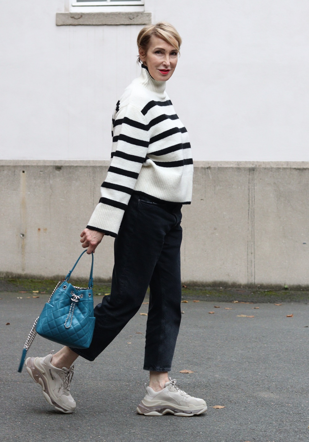 glamupyourlifestyle toteme-Pullover Steifenpulli ue-40-blog ue-50-mode balenciaga-sneaker