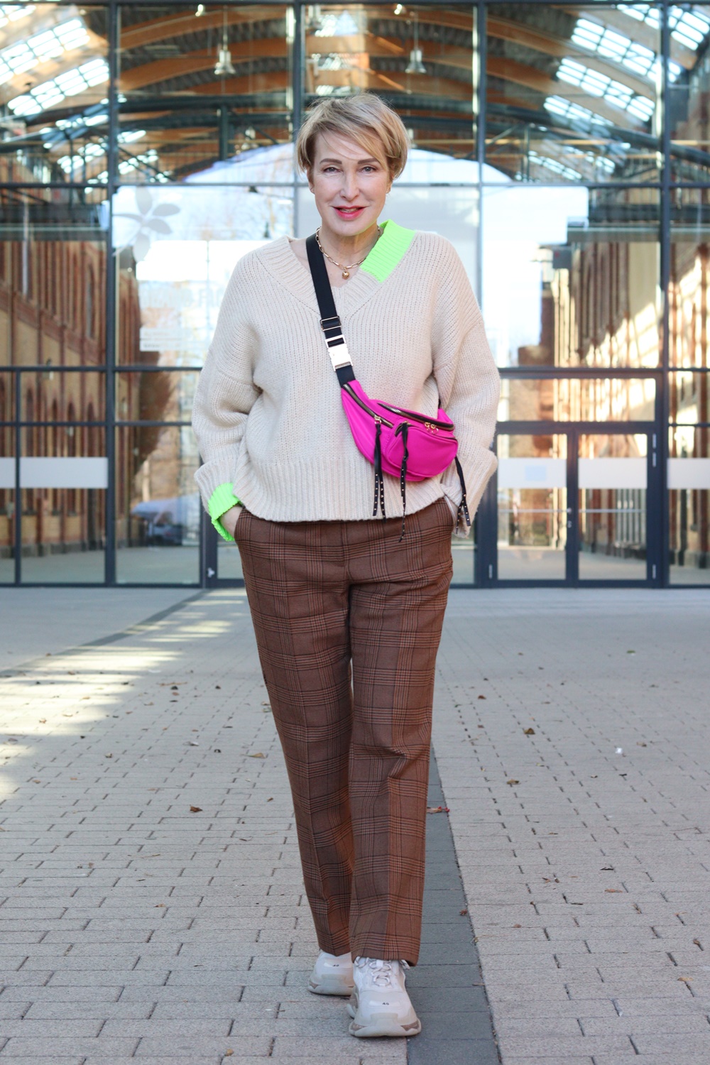 glamupyourlifestyle Neon-Trend Neon karierte-Hose Max-Mara ue-40-mode ue-50-blog