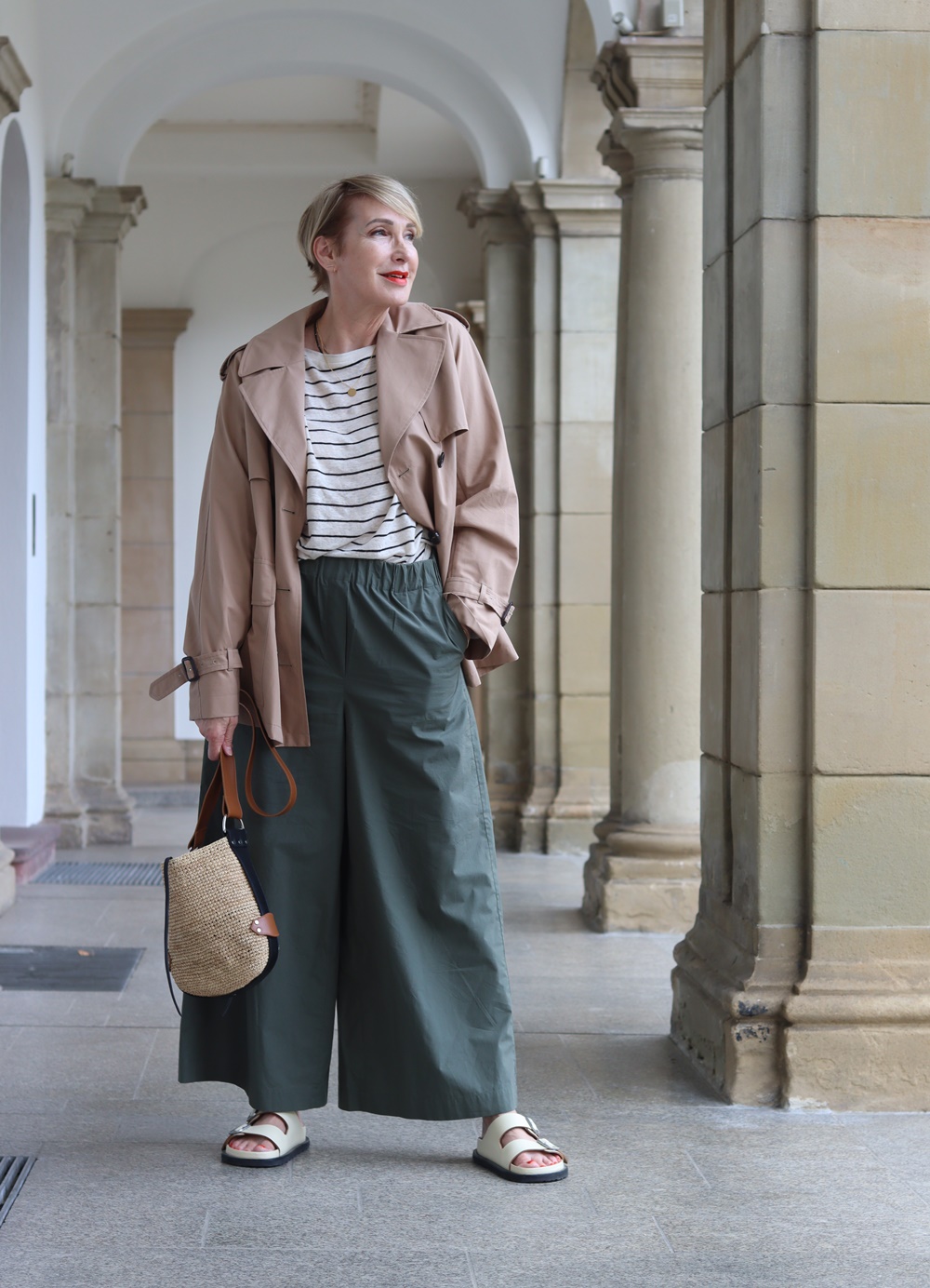 glamupyourlifestyle max-mara-trenchcoat birkenstock ue-40-fashion ue-50-outfits ue-50-blog kritik