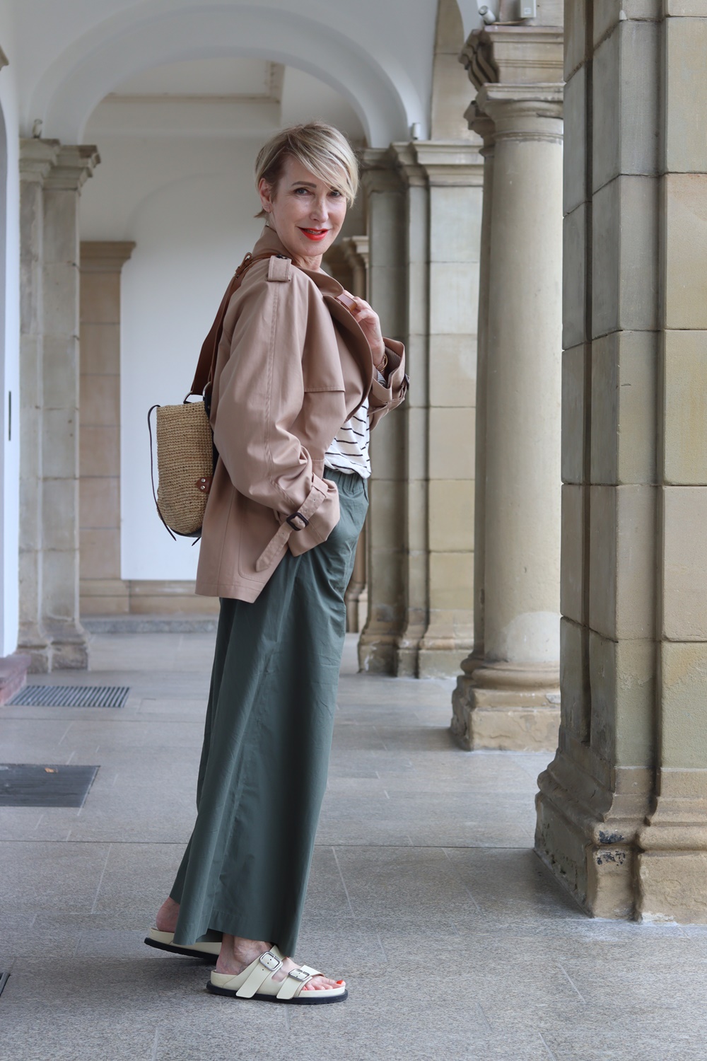 glamupyourlifestyle max-mara-trenchcoat birkenstock ue-40-fashion ue-50-outfits ue-50-blog Kritik