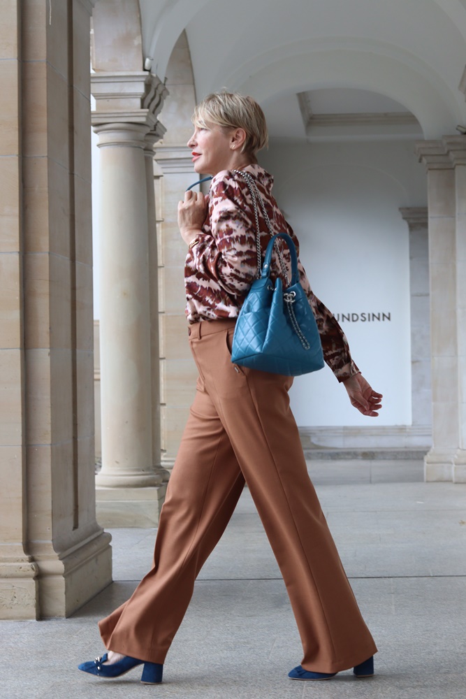 glamupyourlifestyle Print-Bluse Xandres Ue-40-style ue-50-blog Chanel-Tasche