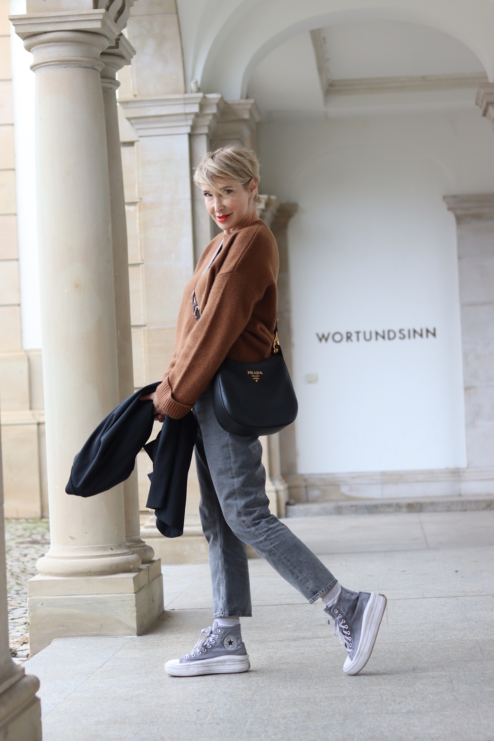 glamupyourlifestyle arch4-Cashmere ue-40-mode ue-50-blog fashion-bloggerin Prada-Tasche