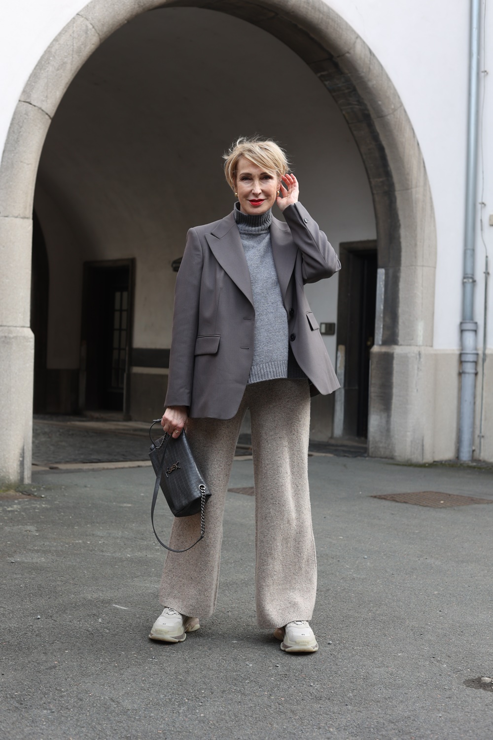 Glamupyourlifestyle windsor-blazer Max-Mara-Pullover Strickhose frisur Kurzhaarschnitt ue-50-blog ue-40-mode