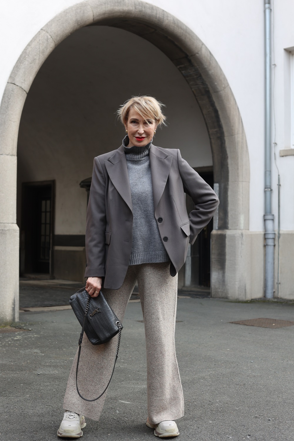 Glamupyourlifestyle windsor-blazer Max-Mara-Pullover Strickhose frisur Kurzhaarschnitt ue-50-blog ue-40-mode