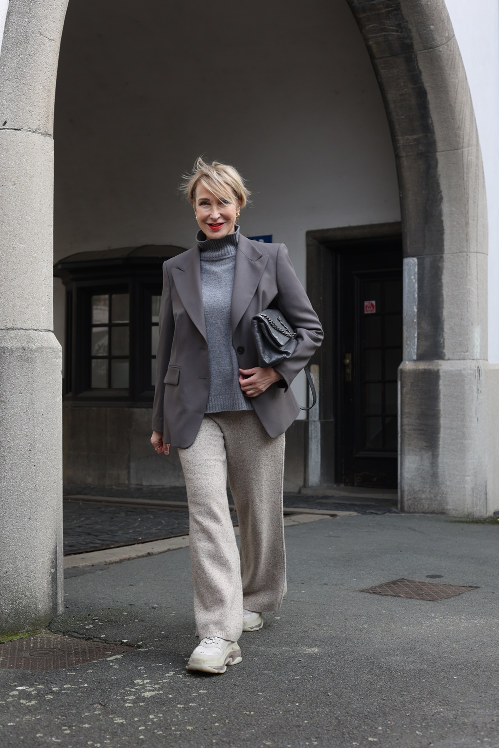 Glamupyourlifestyle windsor-blazer Max-Mara-Pullover Strickhose frisur Kurzhaarschnitt ue-50-blog ue-40-mode