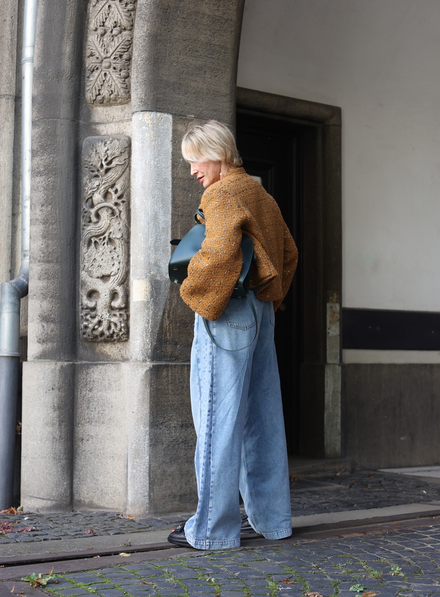 glamupyourlifestyle Boucle-Jacke Herbst-Outfit ue-50-Blog ue-40-Mode Selbstbestimmung breite-Jeans