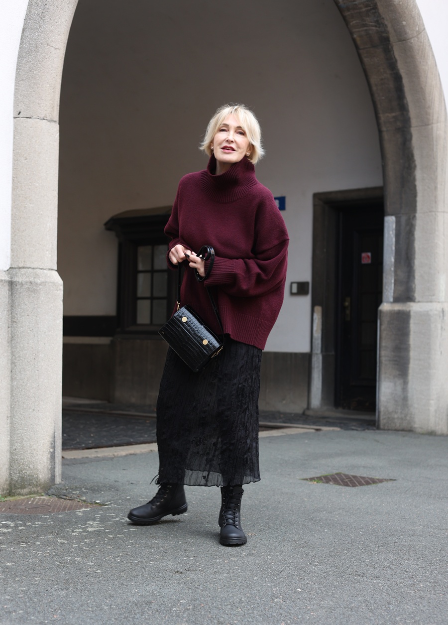 glamupyourlifestyle chloe-Pullover Dorothee-Schumacher-Rock Legero-Boots ue-50-blog Parfum